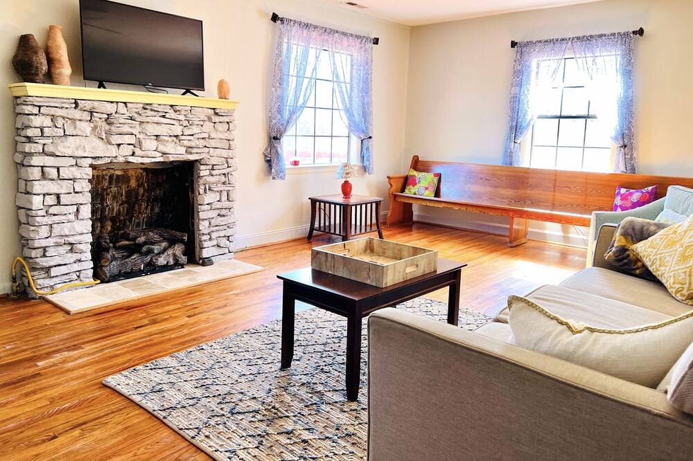 Photo of Livingroom in Rising Fawn