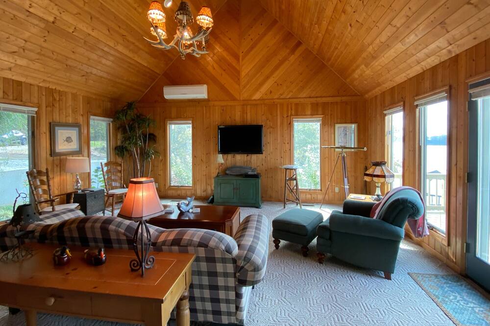 Photo of Livingroom in Leesburg