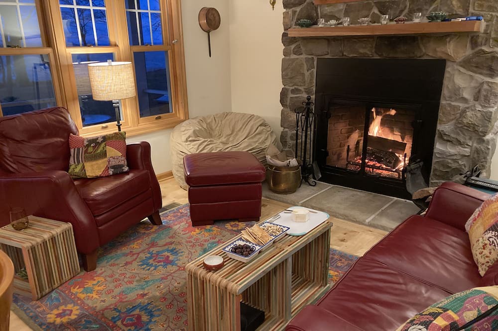 Photo of Livingroom in Earlville