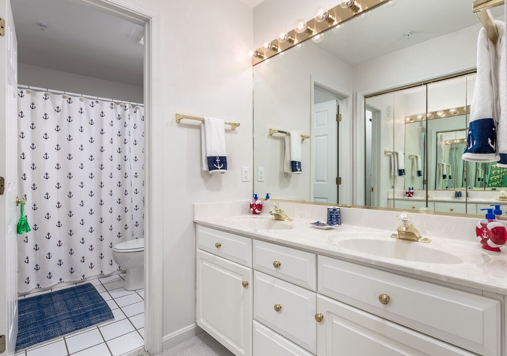 Photo of Bathroom in Heron Harbour Isle