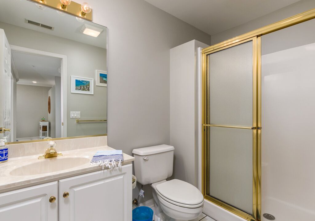 Photo of Bathroom in Heron Harbour Isle