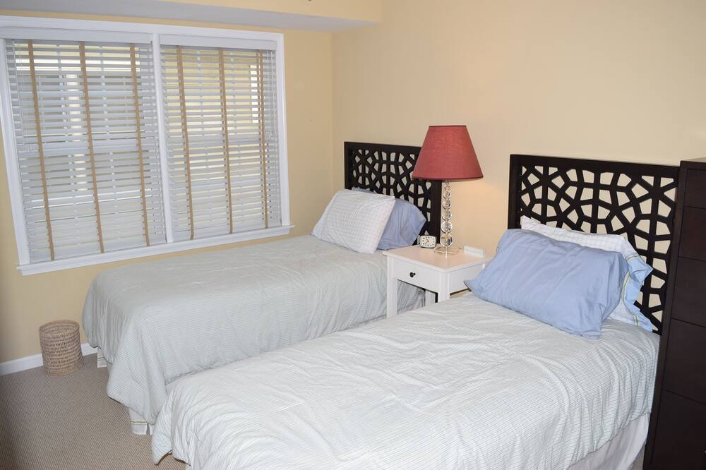 Photo of Bedroom in Townsend's Inlet