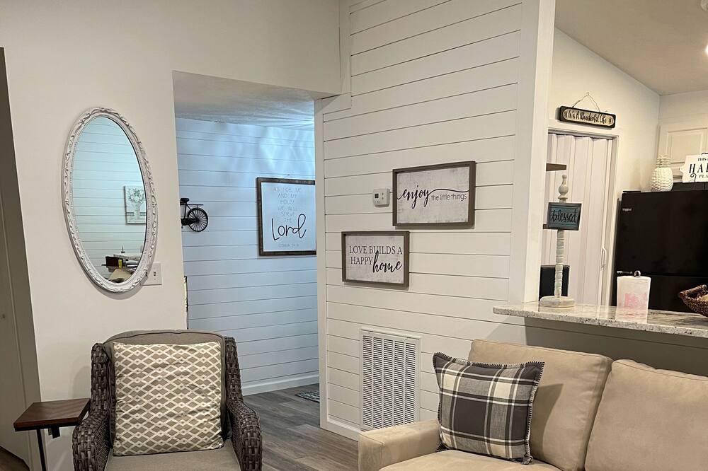Photo of Livingroom in Caton