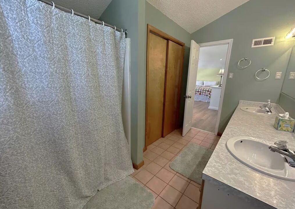 Photo of Bathroom in Townsend's Inlet