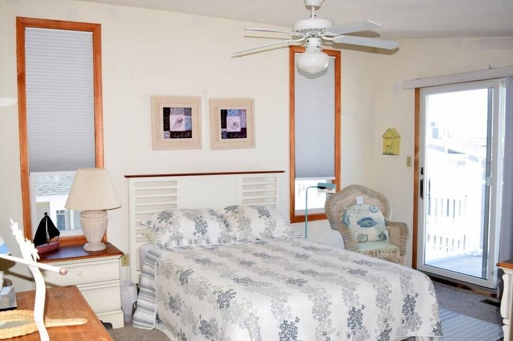 Photo of Bedroom in Townsend's Inlet