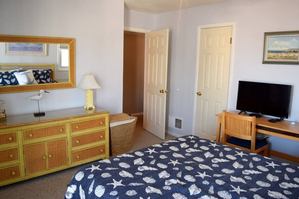Photo of Bedroom in Townsend's Inlet