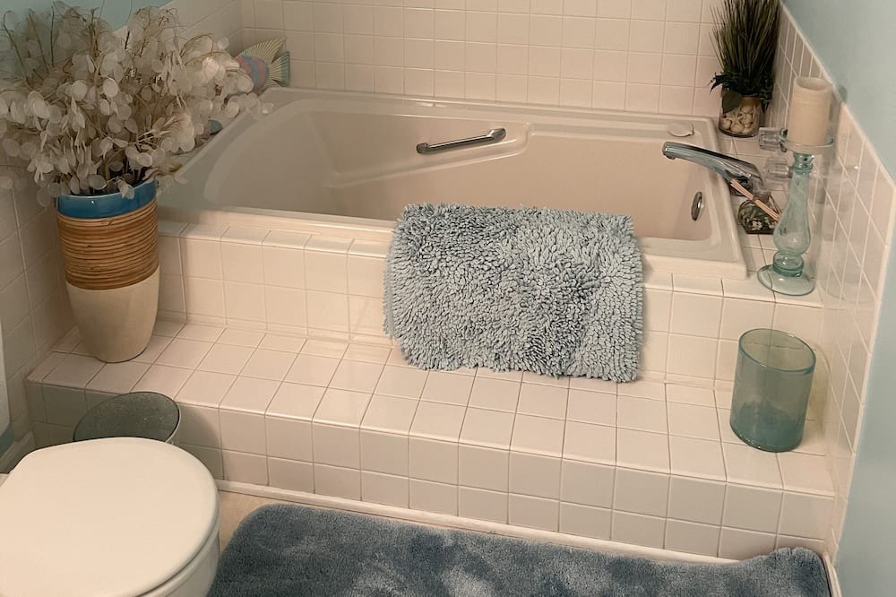 Photo of Bathroom in Heron Harbour Isle