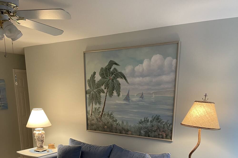 Photo of Livingroom in Heron Harbour Isle