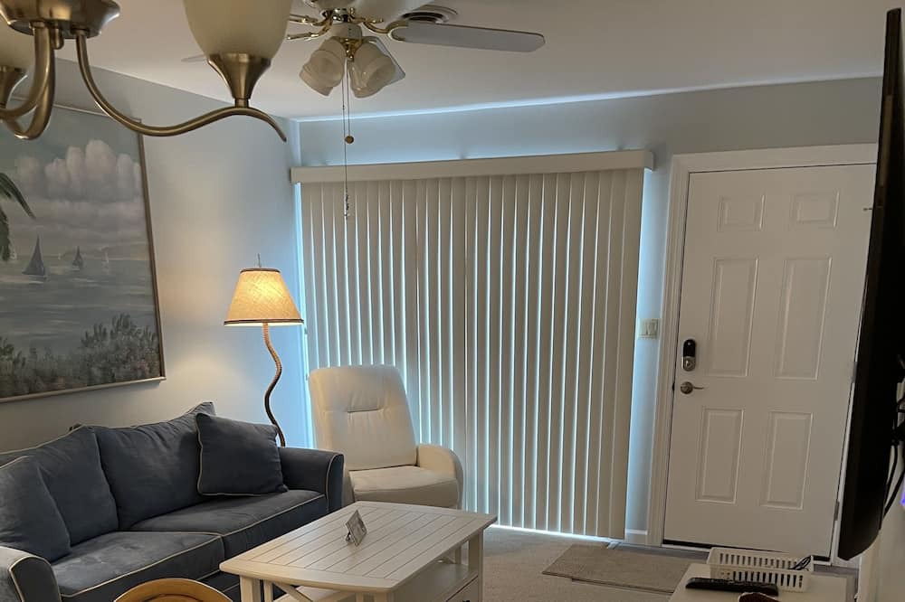 Photo of Livingroom in Heron Harbour Isle