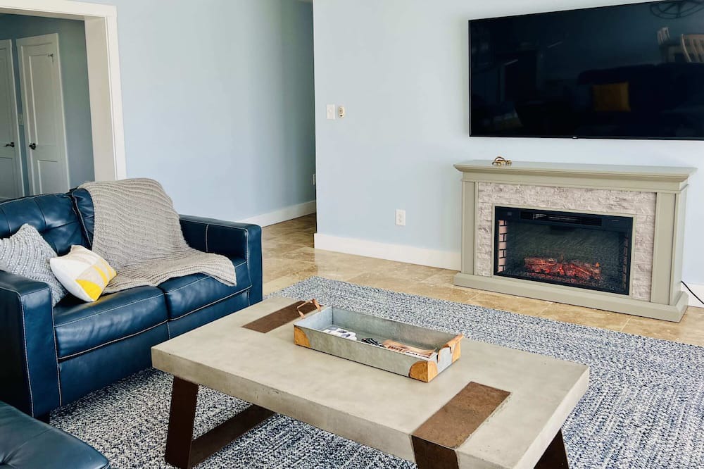 Photo of Livingroom in Tilghman