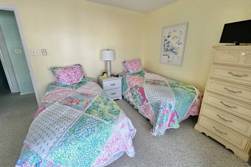Photo of Bedroom in Townsend's Inlet