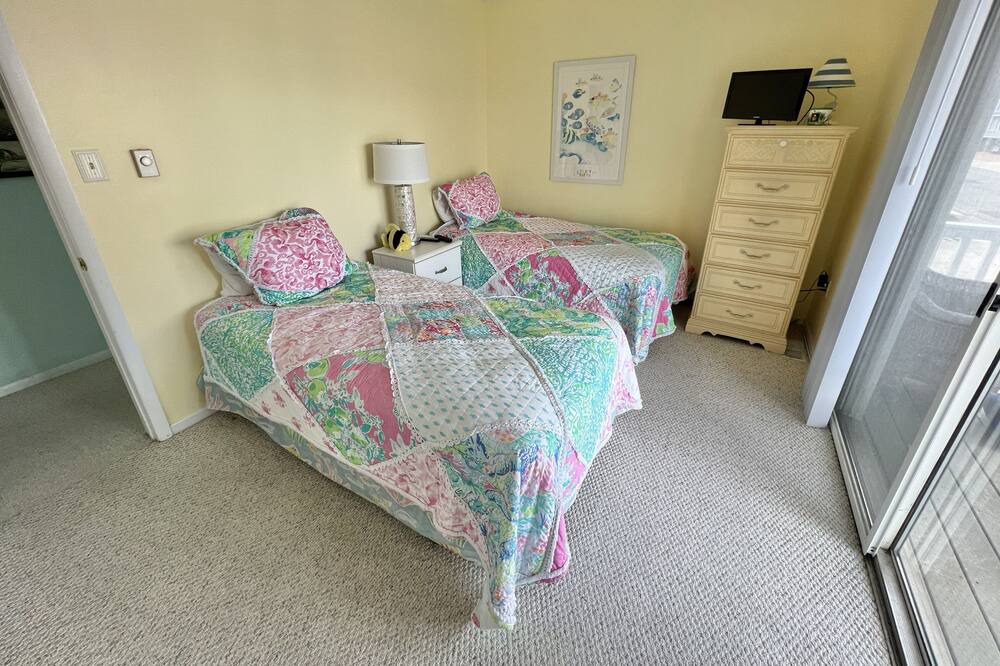 Photo of Bedroom in Townsend's Inlet