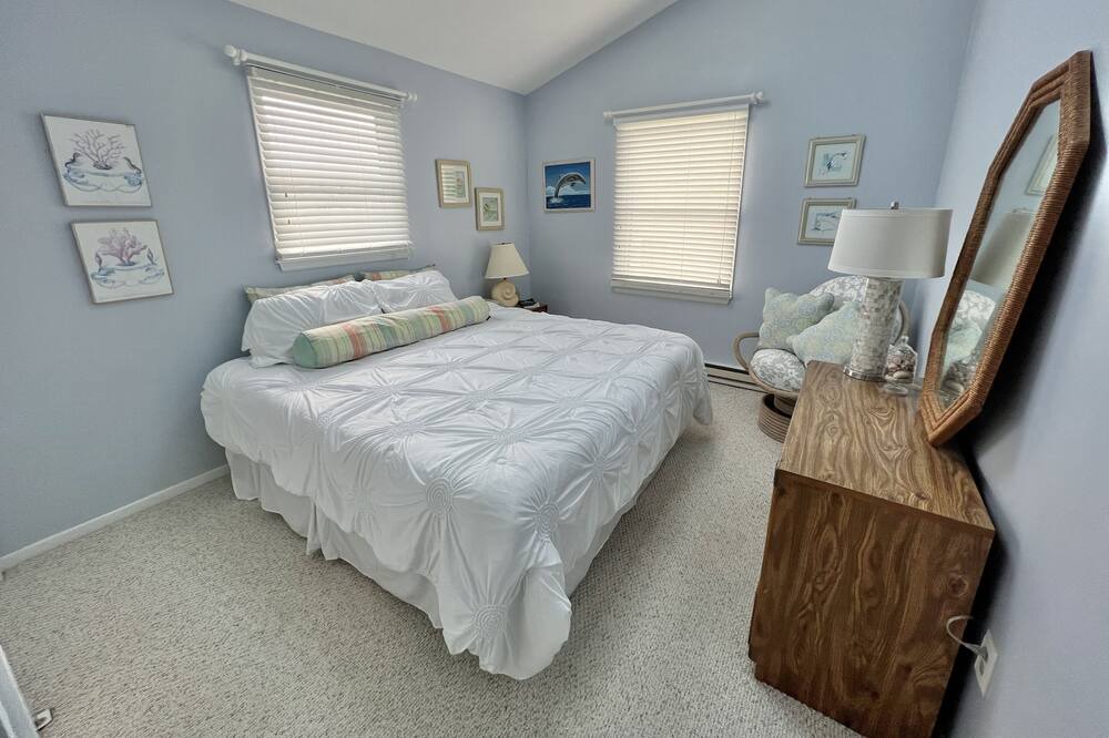 Photo of Bedroom in Townsend's Inlet