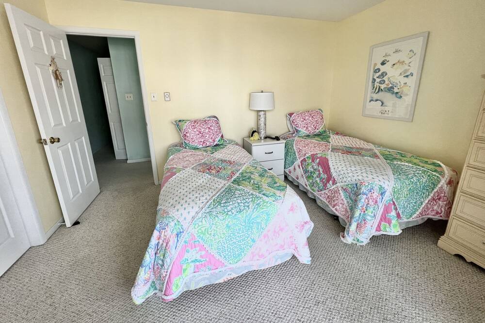 Photo of Bedroom in Townsend's Inlet