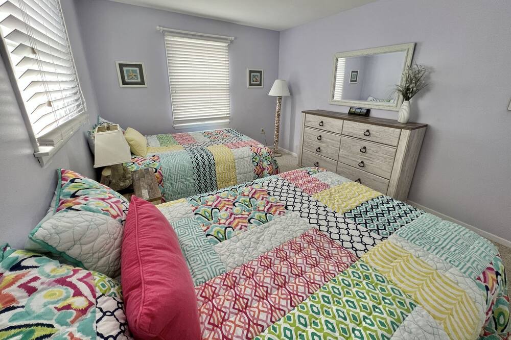 Photo of Bedroom in Townsend's Inlet