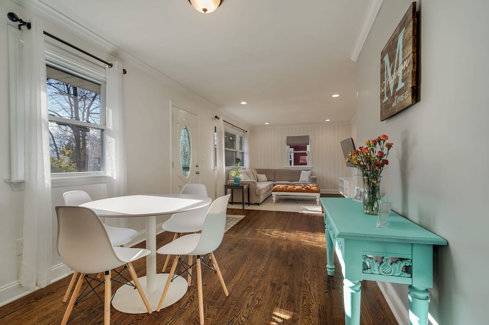 Photo of Livingroom in Shark River Hills
