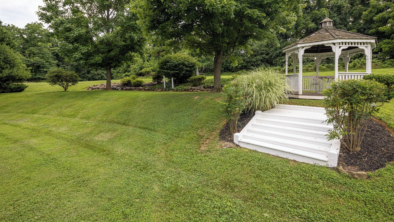 Photo of Outdoor in Round Hill