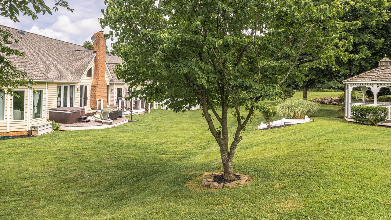 Photo of Outdoor in Round Hill