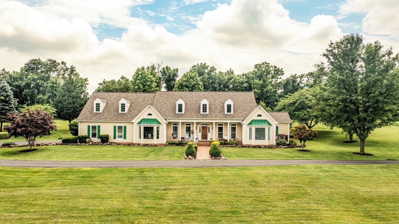 Photo of Outdoor in Round Hill