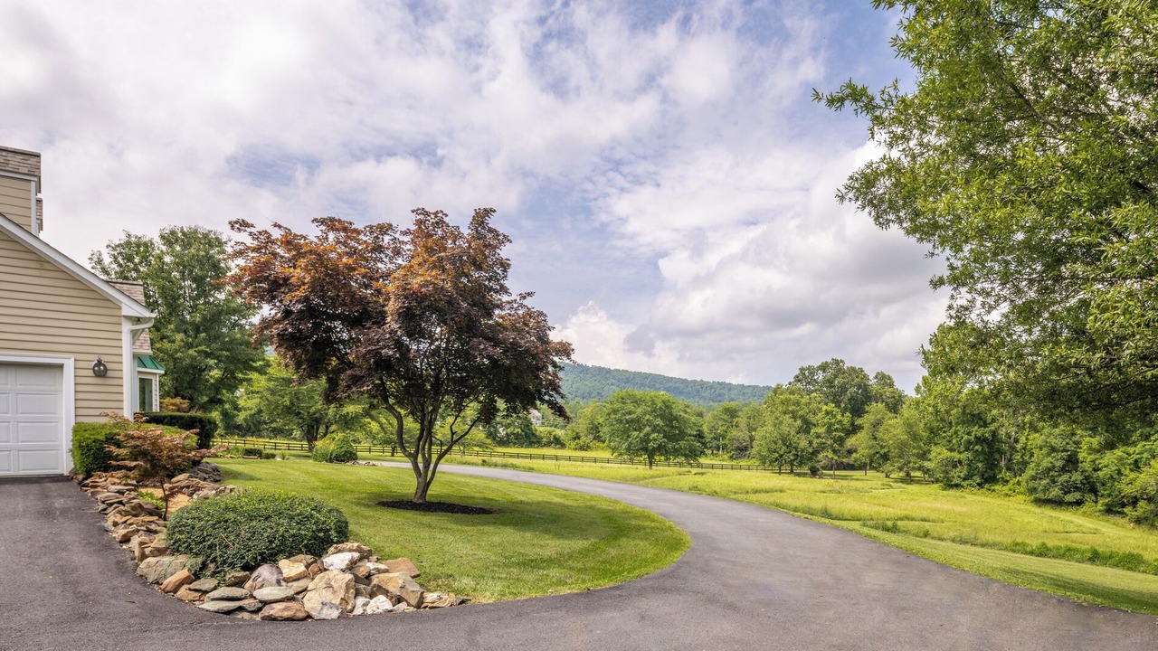 Photo of Outdoor in Round Hill
