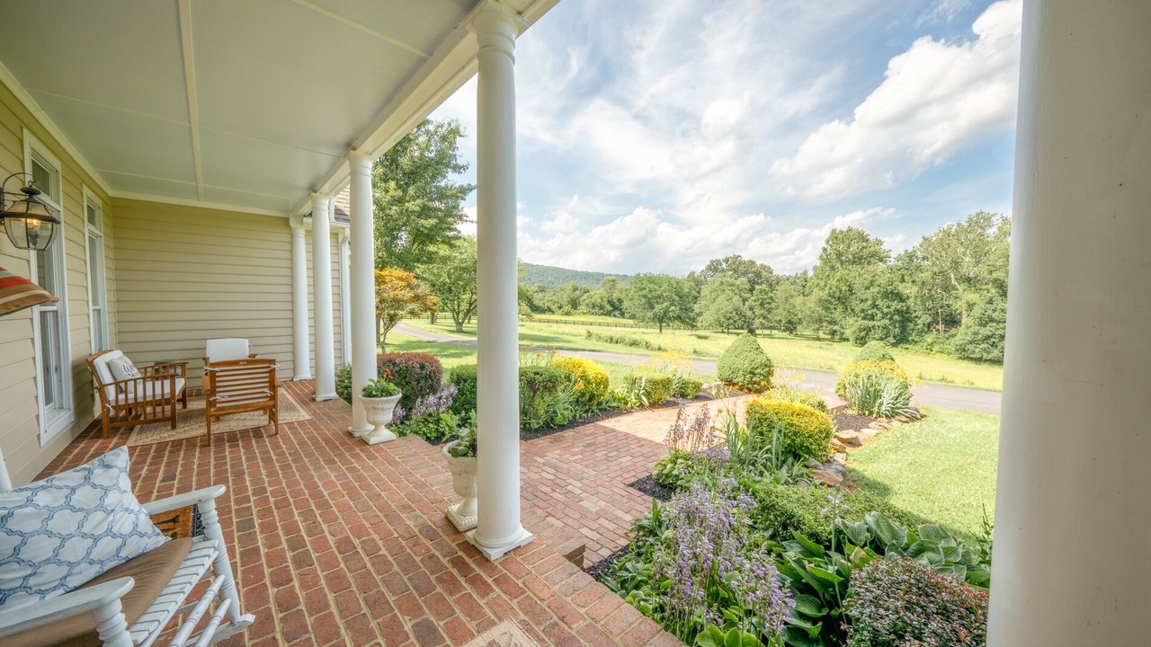 Photo of Outdoor in Round Hill