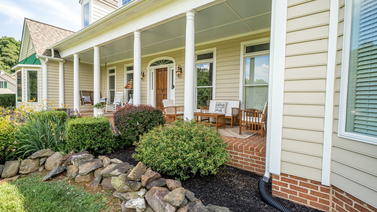 Photo of Outdoor in Round Hill