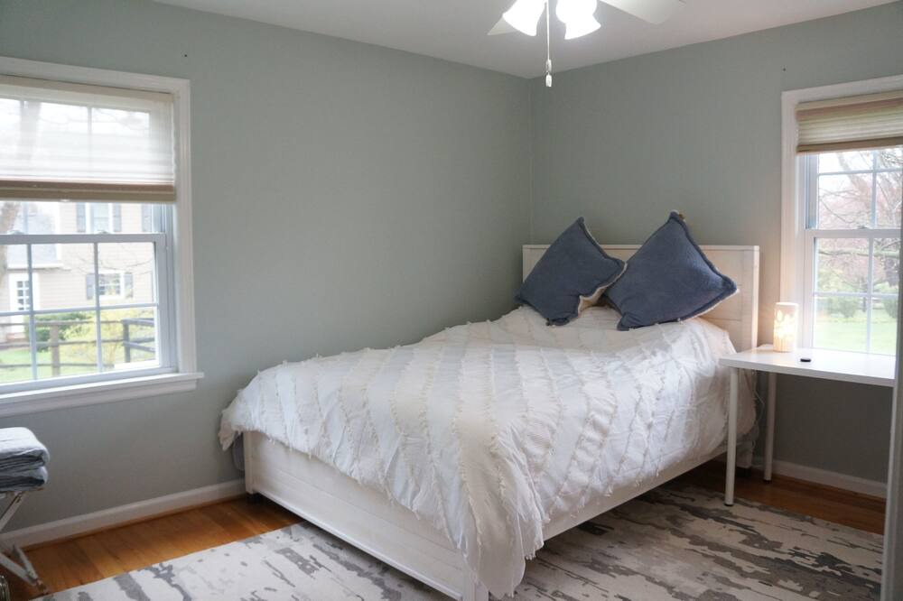 Photo of Bedroom in Middleburg