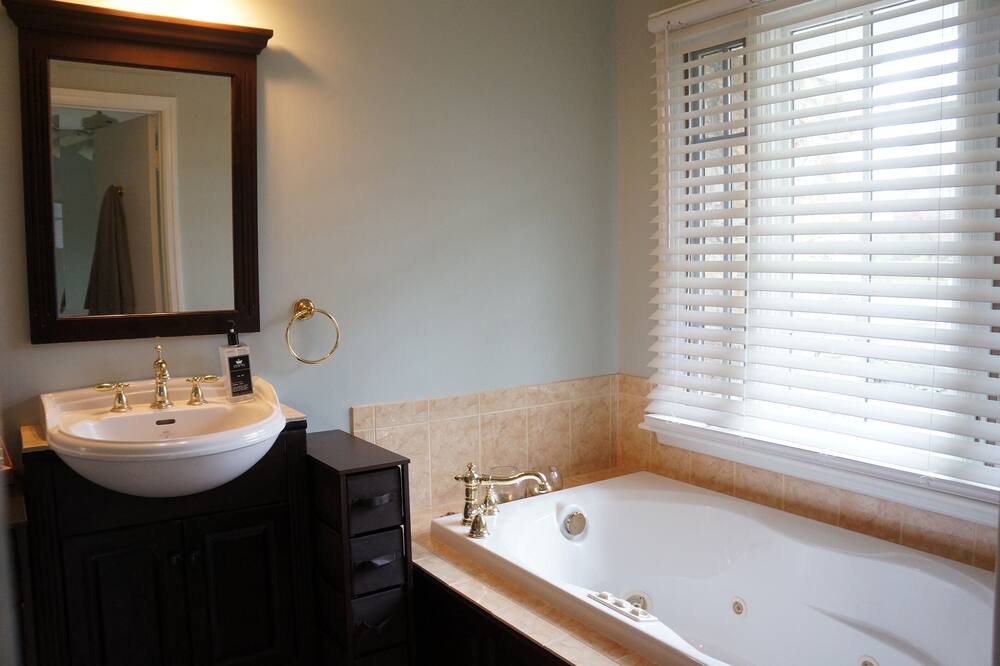 Photo of Bathroom in Middleburg