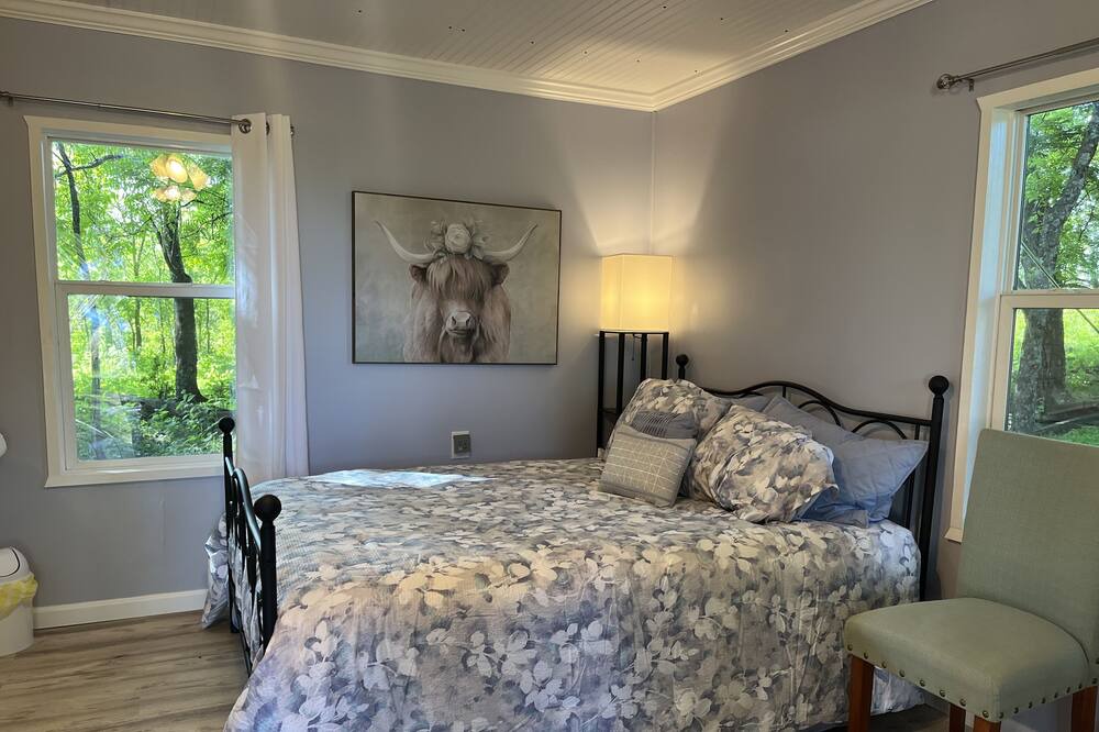 Photo of Bedroom in Madisonville