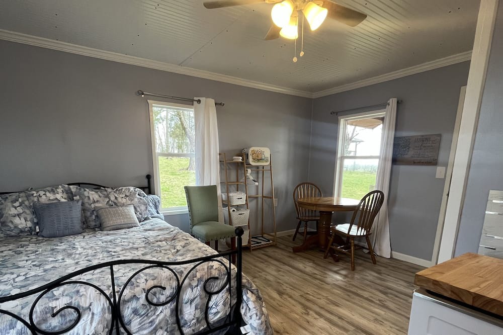 Photo of Bedroom in Madisonville