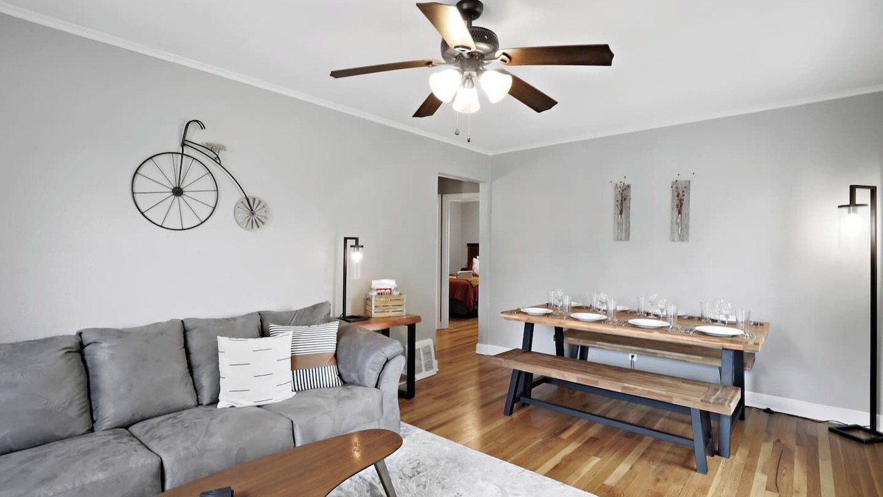 Photo of Livingroom in Aksarben - Elmwood Park