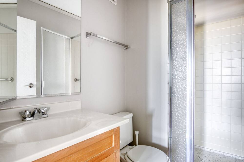 Photo of Bathroom in Oak Park