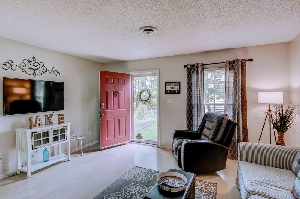 Photo of Livingroom in Lake Waccamaw