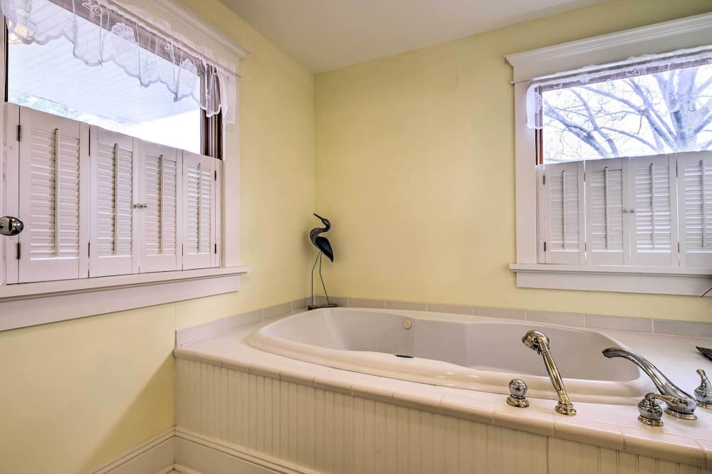 Photo of Bathroom in Deale