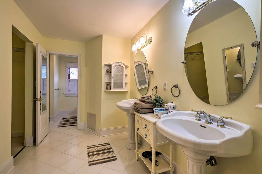 Photo of Bathroom in Deale