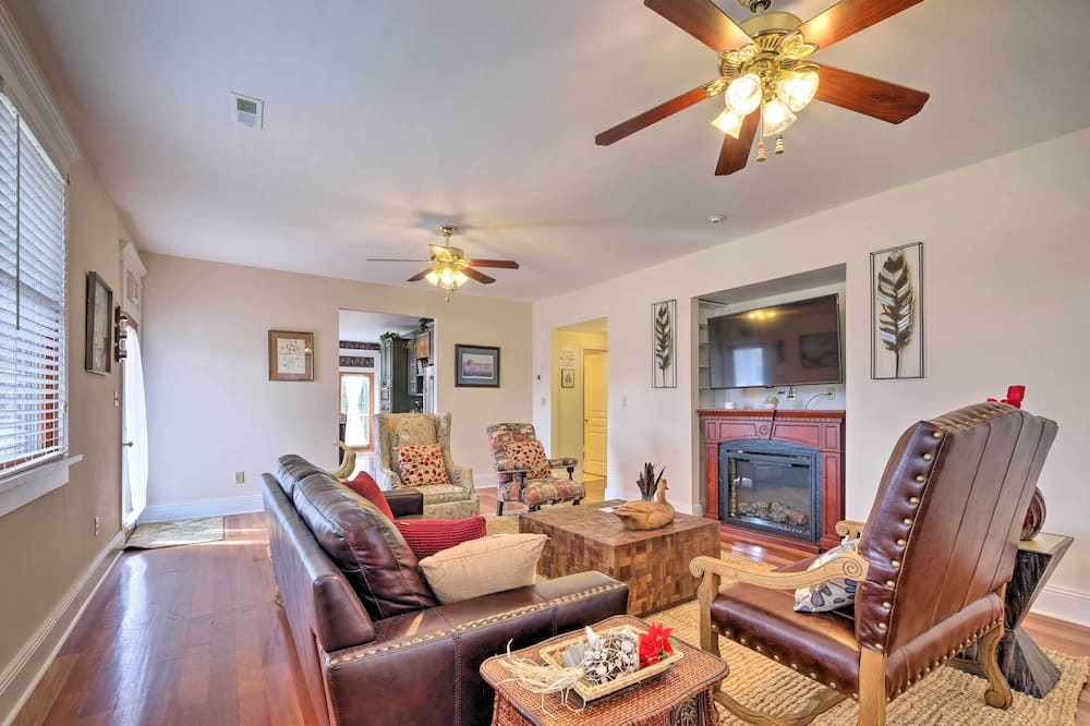 Photo of Livingroom in Deale