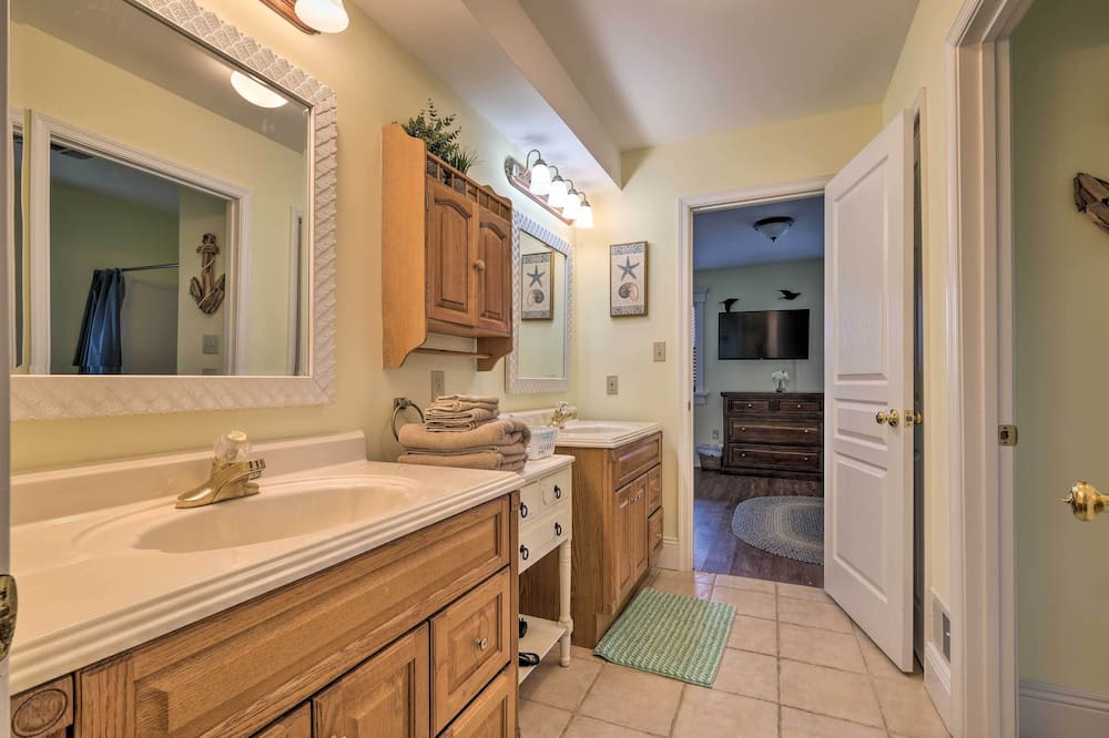Photo of Bathroom in Deale
