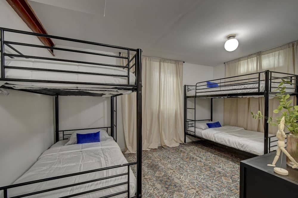 Photo of Bedroom in Aksarben - Elmwood Park