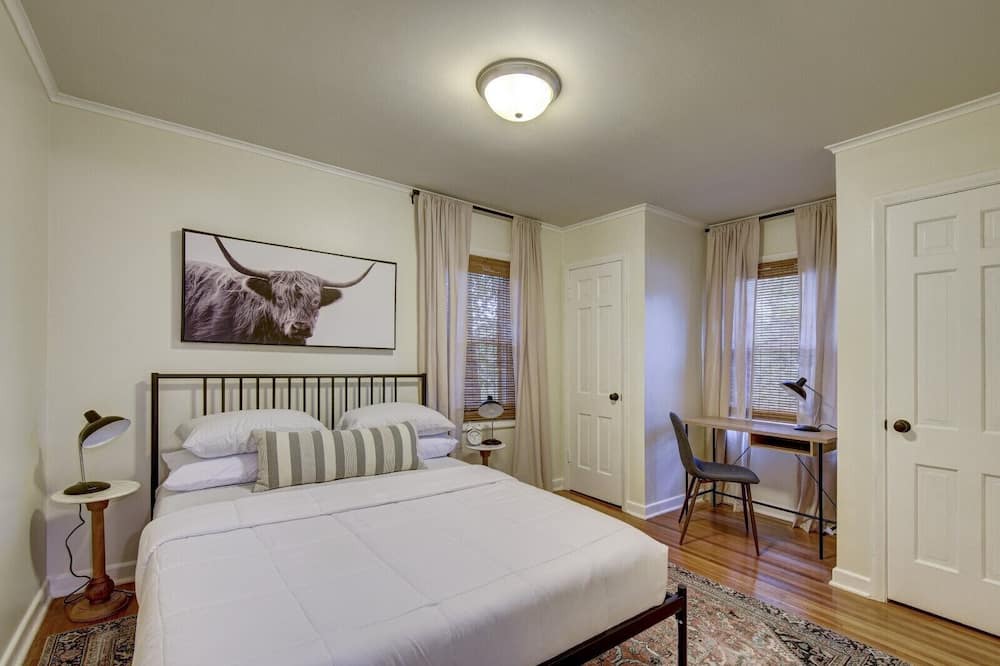 Photo of Bedroom in Aksarben - Elmwood Park