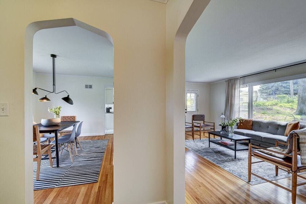 Photo of Livingroom in Aksarben - Elmwood Park