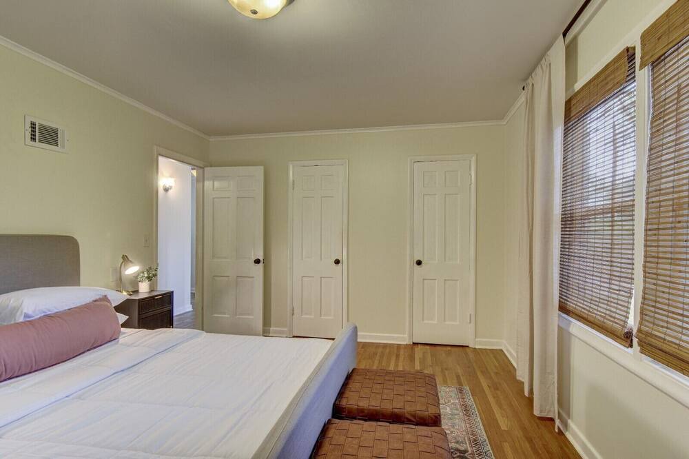 Photo of Bedroom in Aksarben - Elmwood Park