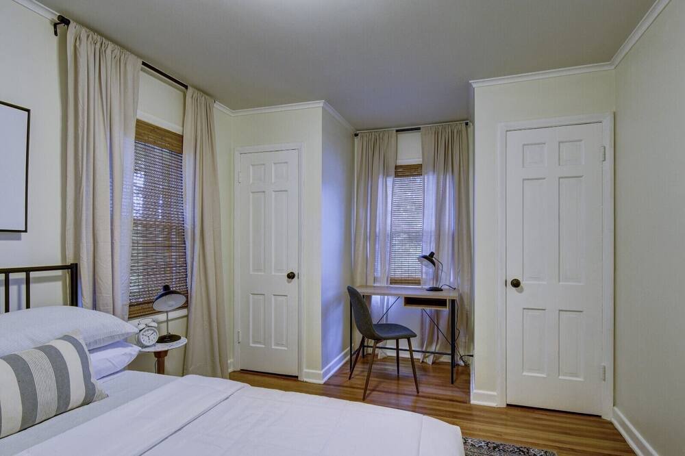 Photo of Bedroom in Aksarben - Elmwood Park