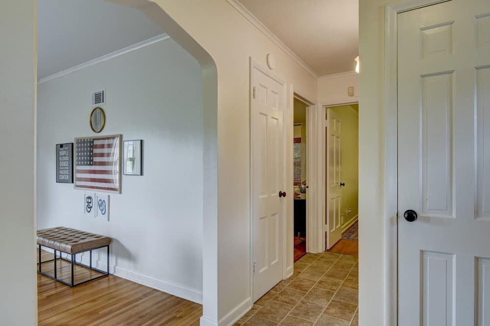 Photo of Bedroom in Aksarben - Elmwood Park
