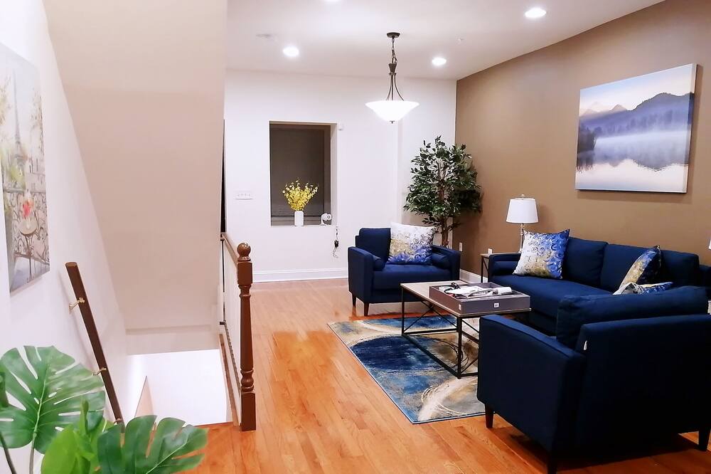 Photo of Livingroom in Downtown Baltimore