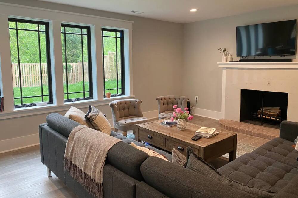 Photo of Livingroom in Brookmont