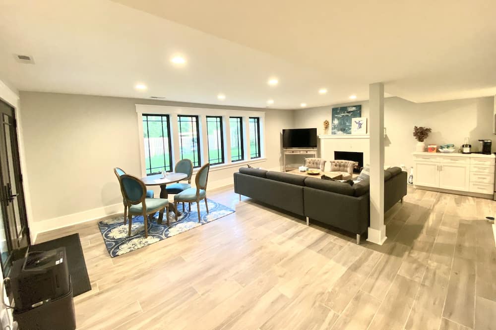 Photo of Livingroom in Brookmont
