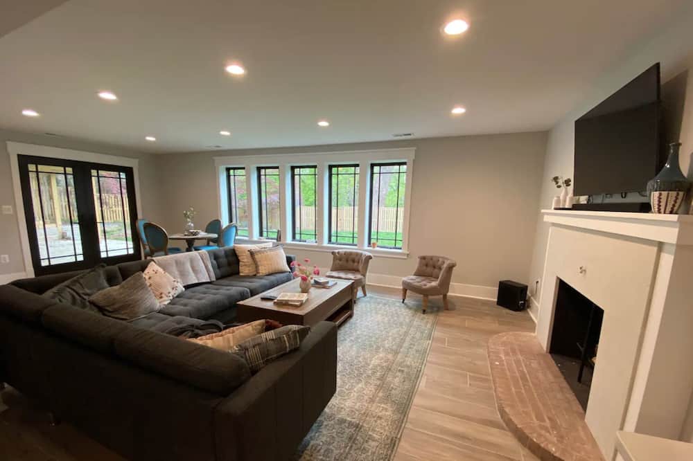 Photo of Livingroom in Brookmont