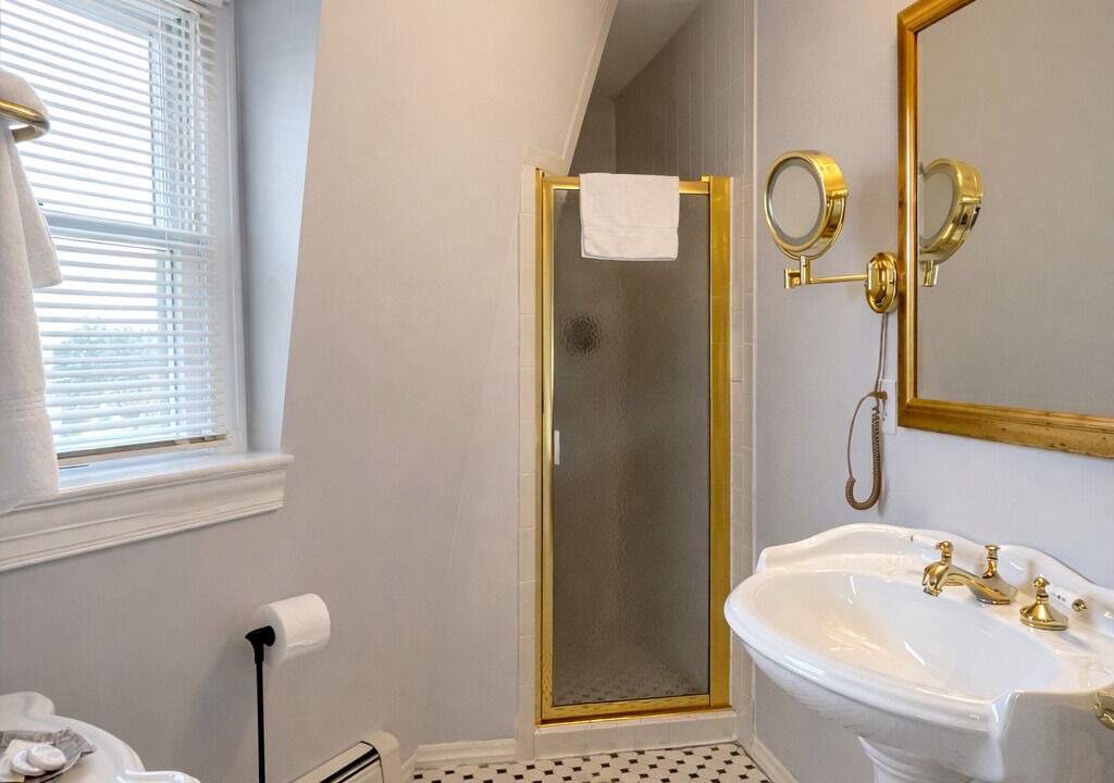 Photo of Bathroom in Wall