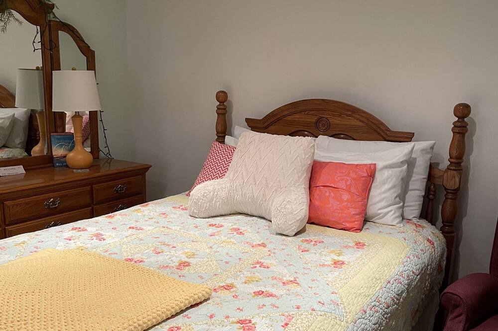Photo of Bedroom in Pella