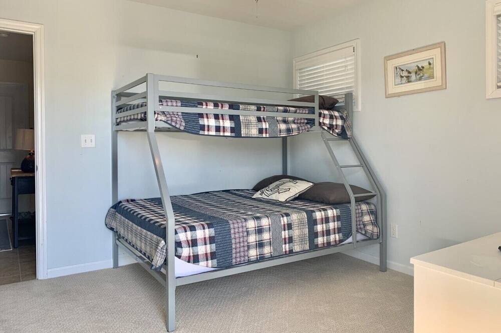 Photo of Bedroom in McCutcheon Field